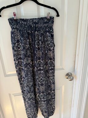 aerie Navy and White Paisley Elastic Waist Skirt